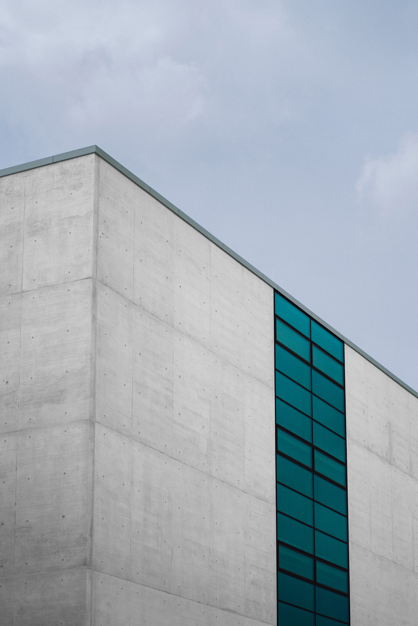 Free Building Facade Mockup — Mr.Mockup, image size:1400x2098