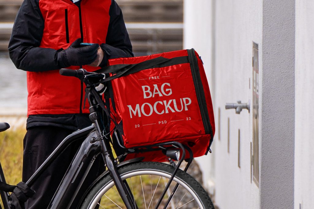 Front view, delivery bag mockup attached to the black bike.